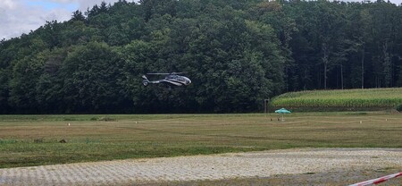 Helikopter Airbus H120, ki je priletel iz Zagorja.